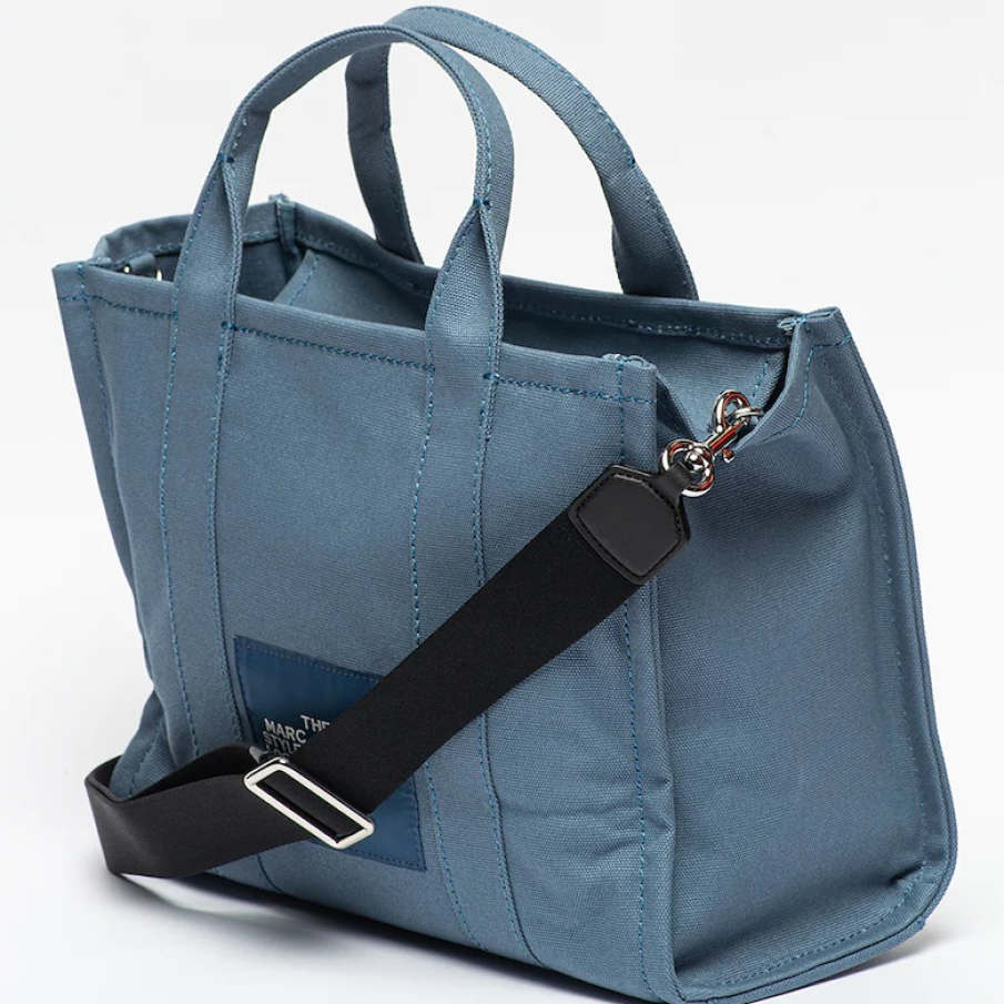 Geantă crossbody bleu, cu imprimeu logo alb The Tote, confecționată din bumbac 
