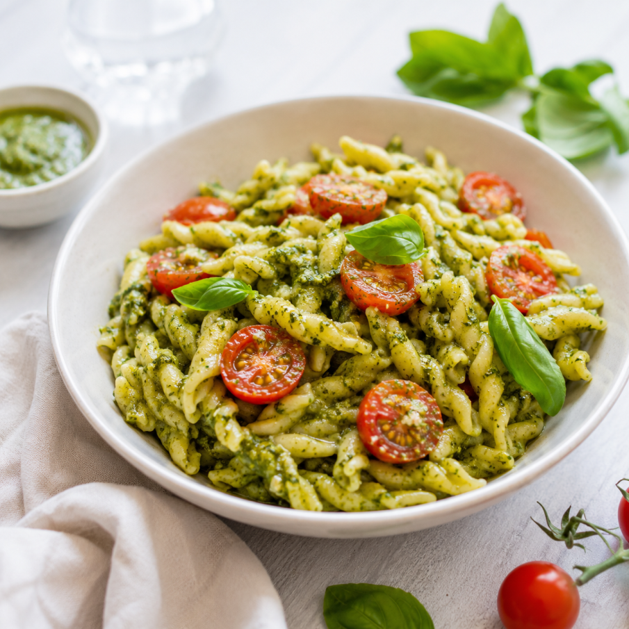 Prânz din 3 ingrediente: cartofi copți cu brânză și ceapă verde