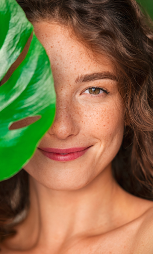 Ridurile din jurul ochilor te supără? 5 tratamente naturale care merită încercate înainte de procedurile estetice