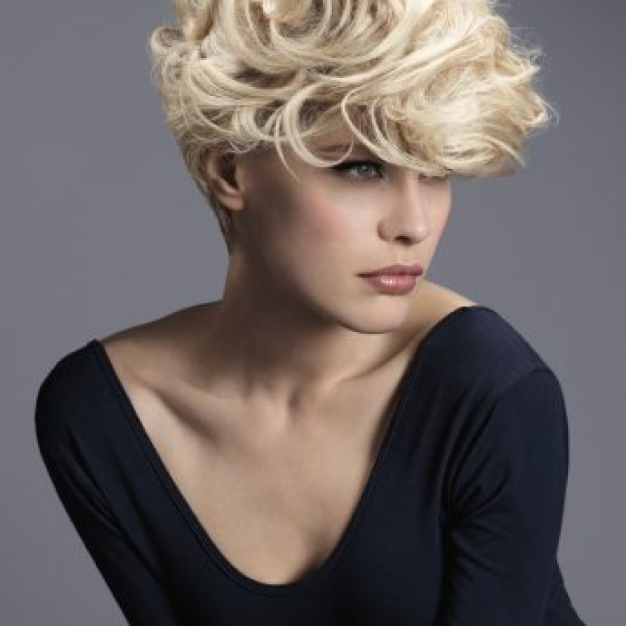 Tendinta de top: 'curbele'