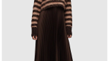 Set elegant de rochie maxi plisată și pulover în dungi Josie într-o superbă culoare de maro intens, tomnatic
