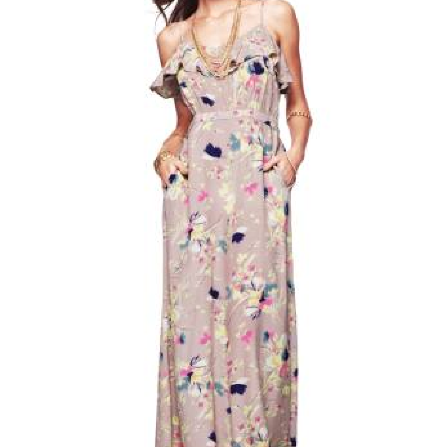 Rochia maxi cu franjuri la linia decolteului