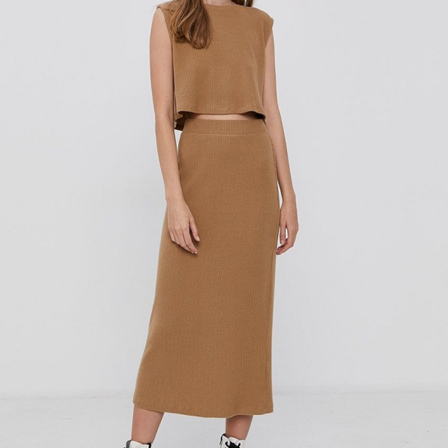 Compleu pentru copii în culoarea cafelei. Face parte din colecția Noisy May.