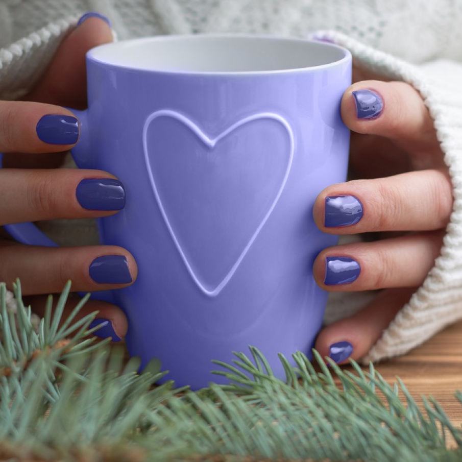 Manichiură simplă și unitară, într-o nuanță intensă, statement, de very peri 