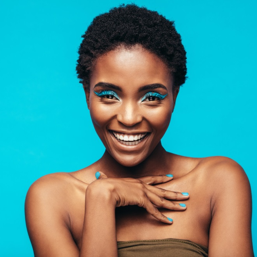 Machiaj albastru ciel tip cat-eye