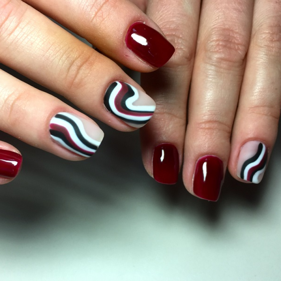 Linii șerpuitoare și spații negative minimaliste 