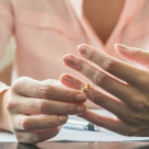 Povestea unei femei care a invatat cum sa isi refaca viata dupa divort