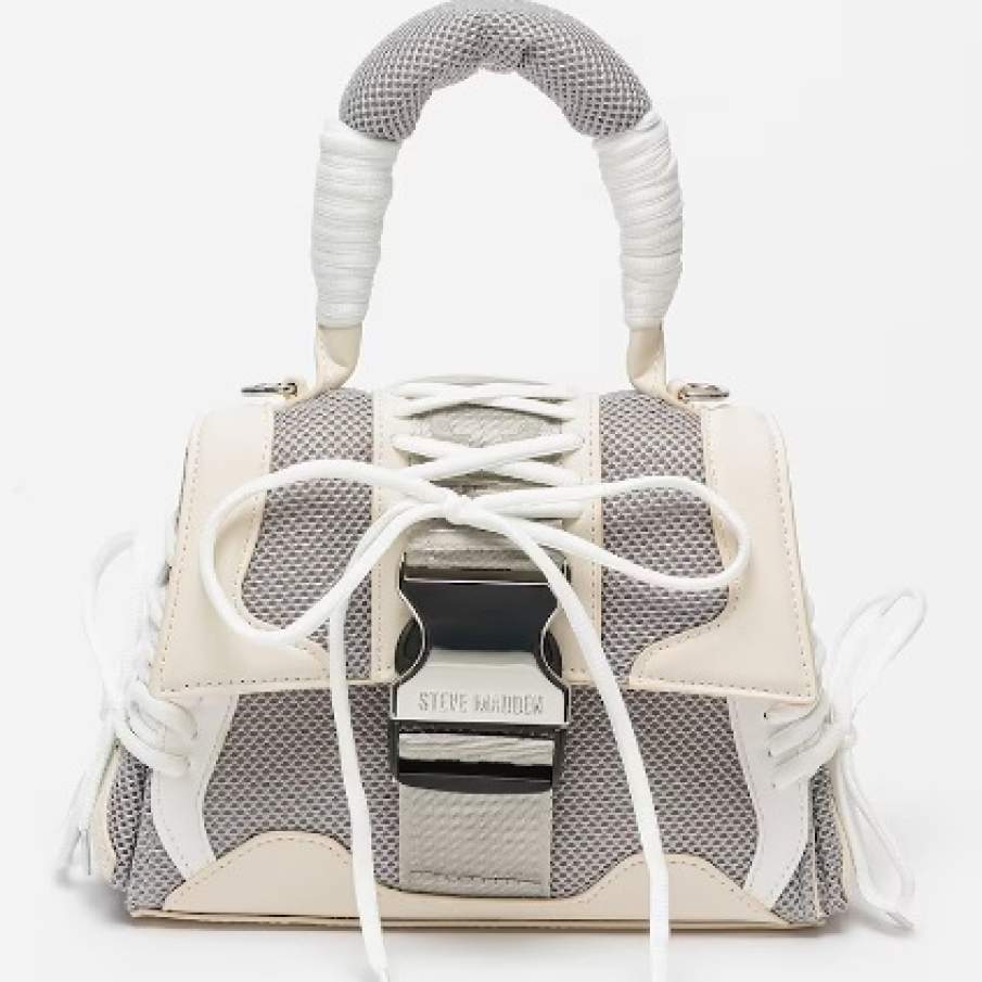 Geantă crossbody cu segmente de plasă de la Steve Madden, o combinație interesantă între alb și gri, între plasă și piele sintetică 
