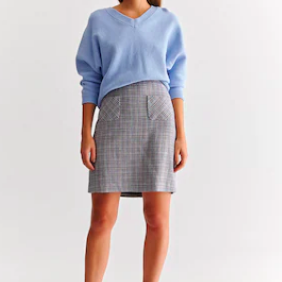 Pulover lavanda cu mâneci largi și decolteu