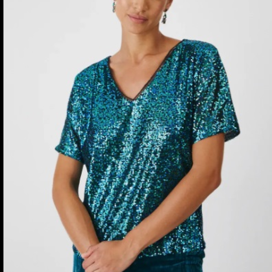 Paietele devin norma în ținutele de zi ale verii 2025: 10 piese vestimentare cu paiete 