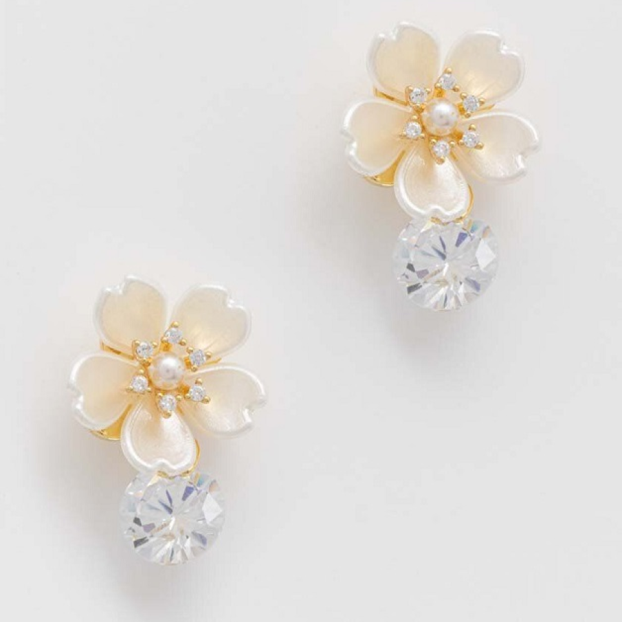 Cercei din colecția Aldo cu motiv floral și elemente decorative. Sunt confecționați din metal