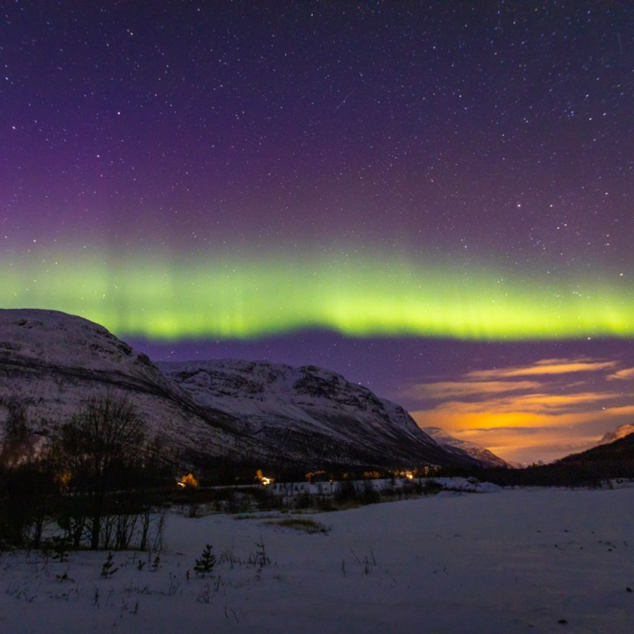 Fasia de lumini din Lakselvdalen, in nordul Norvegiei