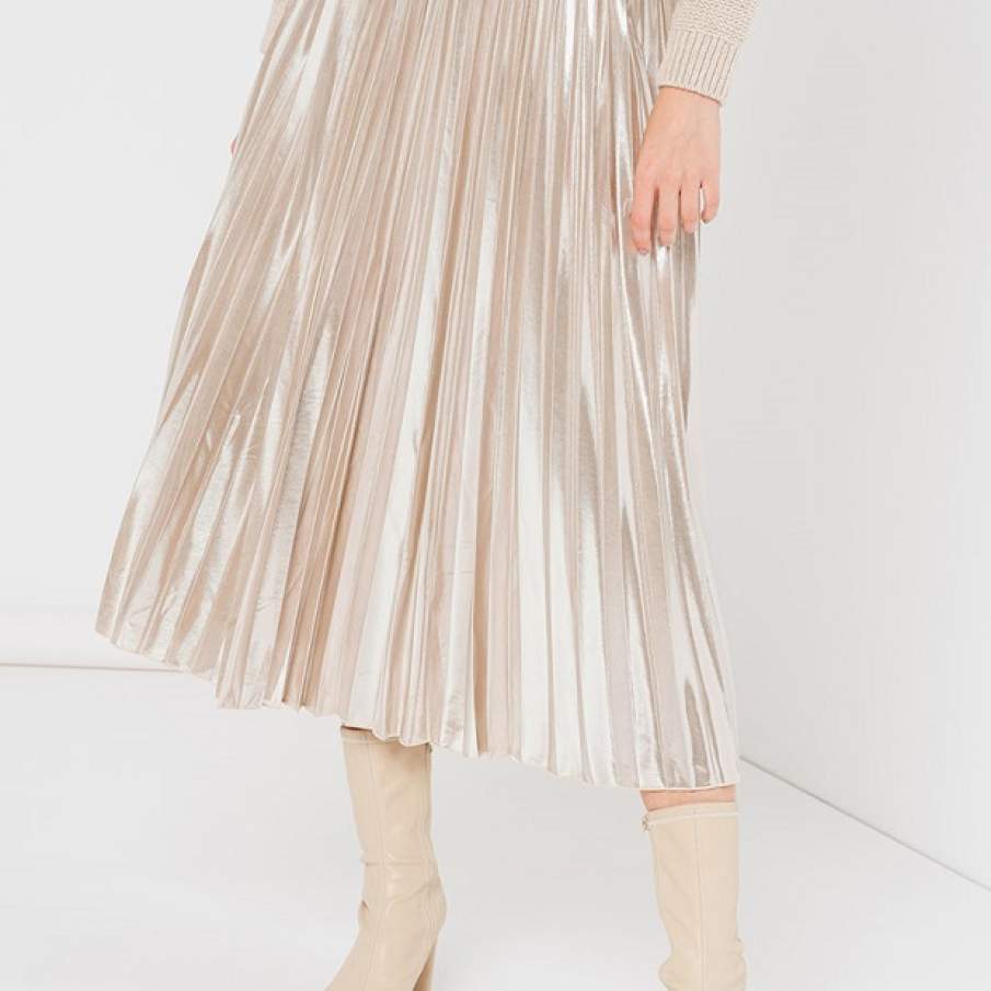 Fustă midi plisată, în nuanță de auriu deschis lucios, de format evazat