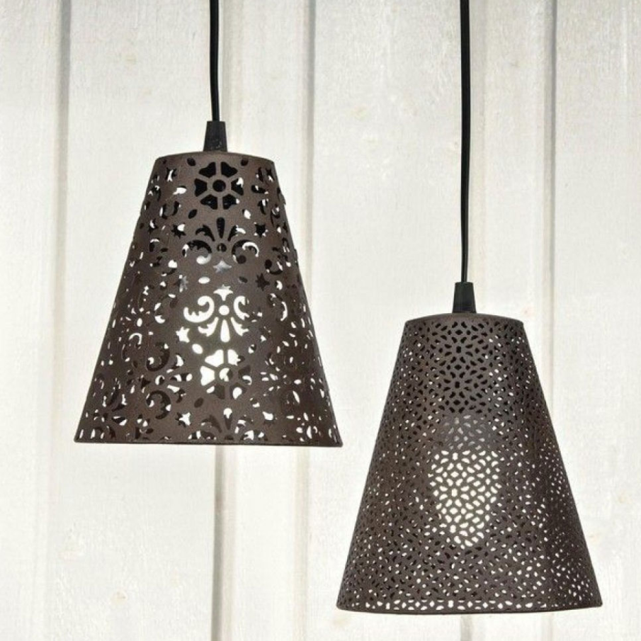 Corp de iluminat cu abajur metalic 