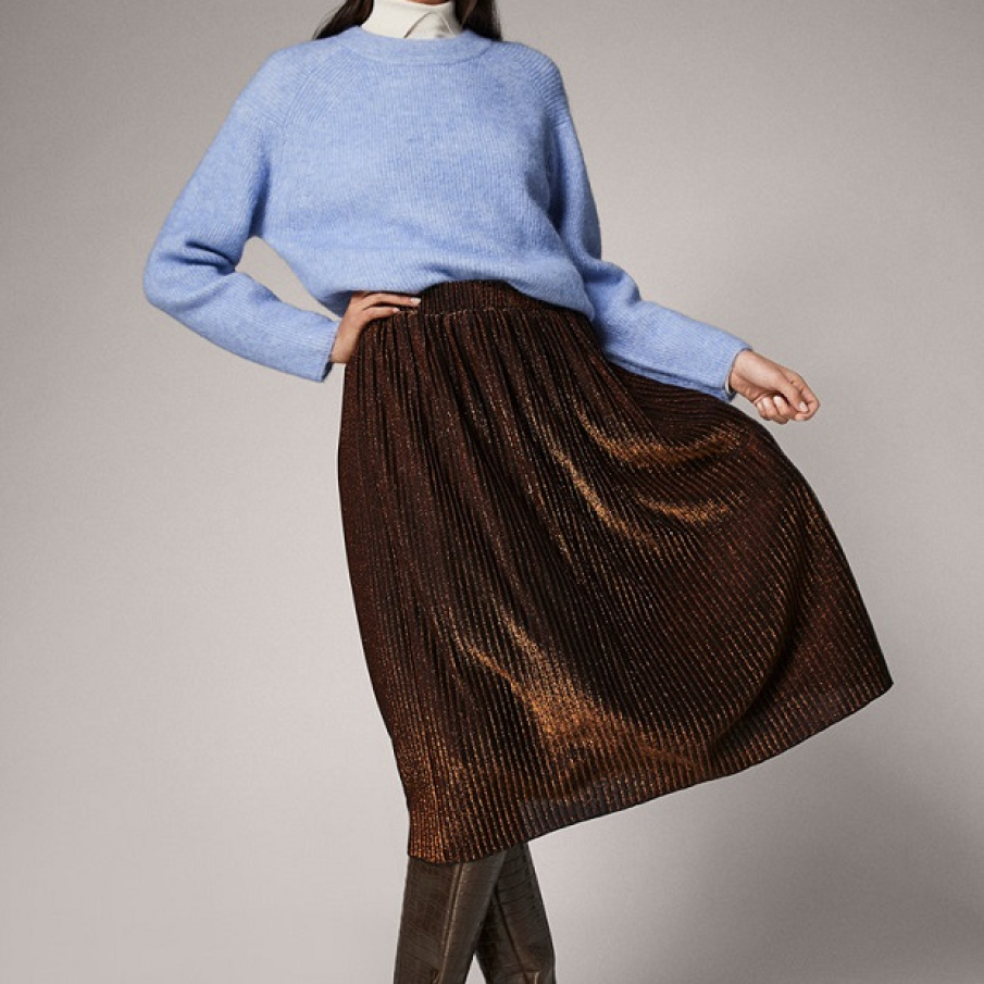 Fustă maro comma, de lungime medie, ce iese în evidență datorită firelor strălucitoare din țesătură