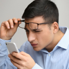 Cum se manifestă hipermetropia și care sunt metodele de corecție