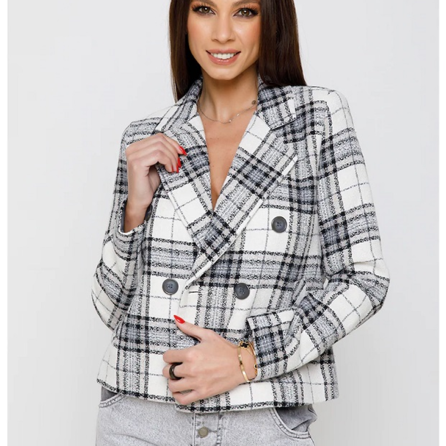 Sacou crop în carouri albe, negru stins și gri deschis de la Marie Ollie Concept.