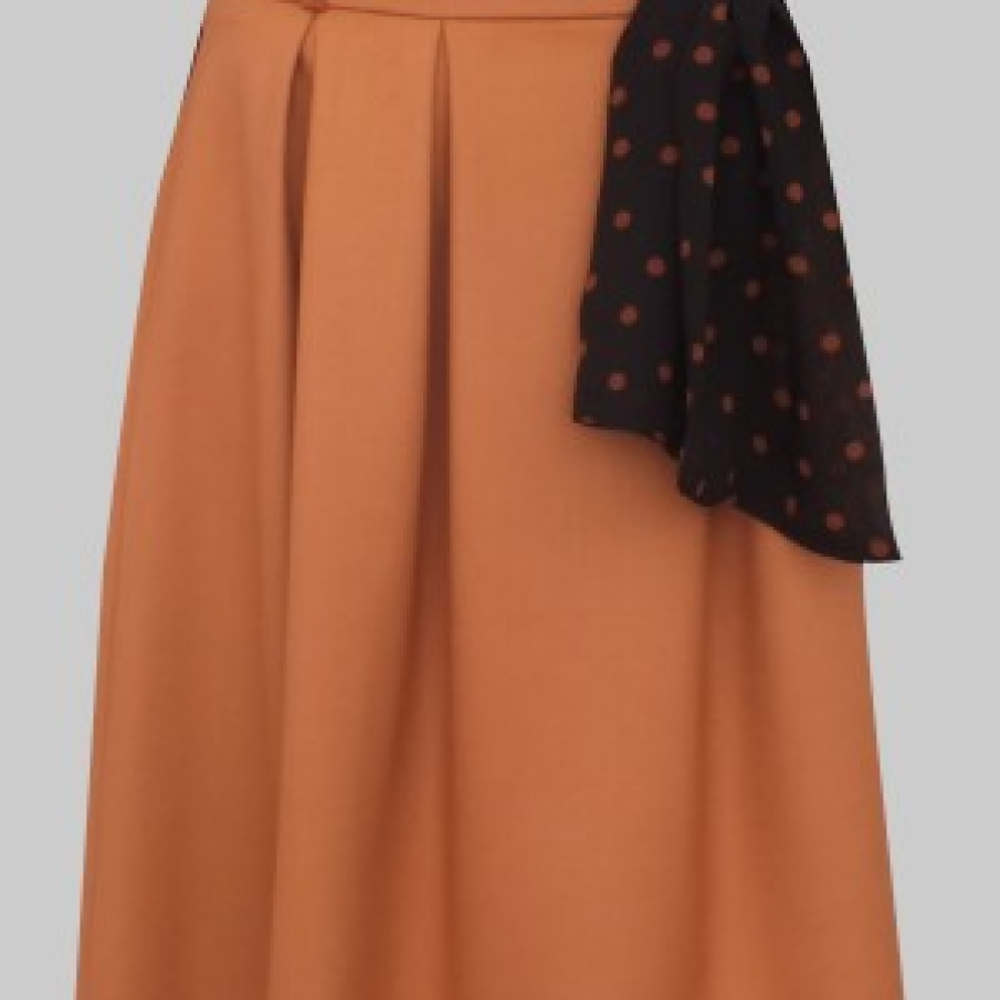 Fusta ultraeleganta in clos