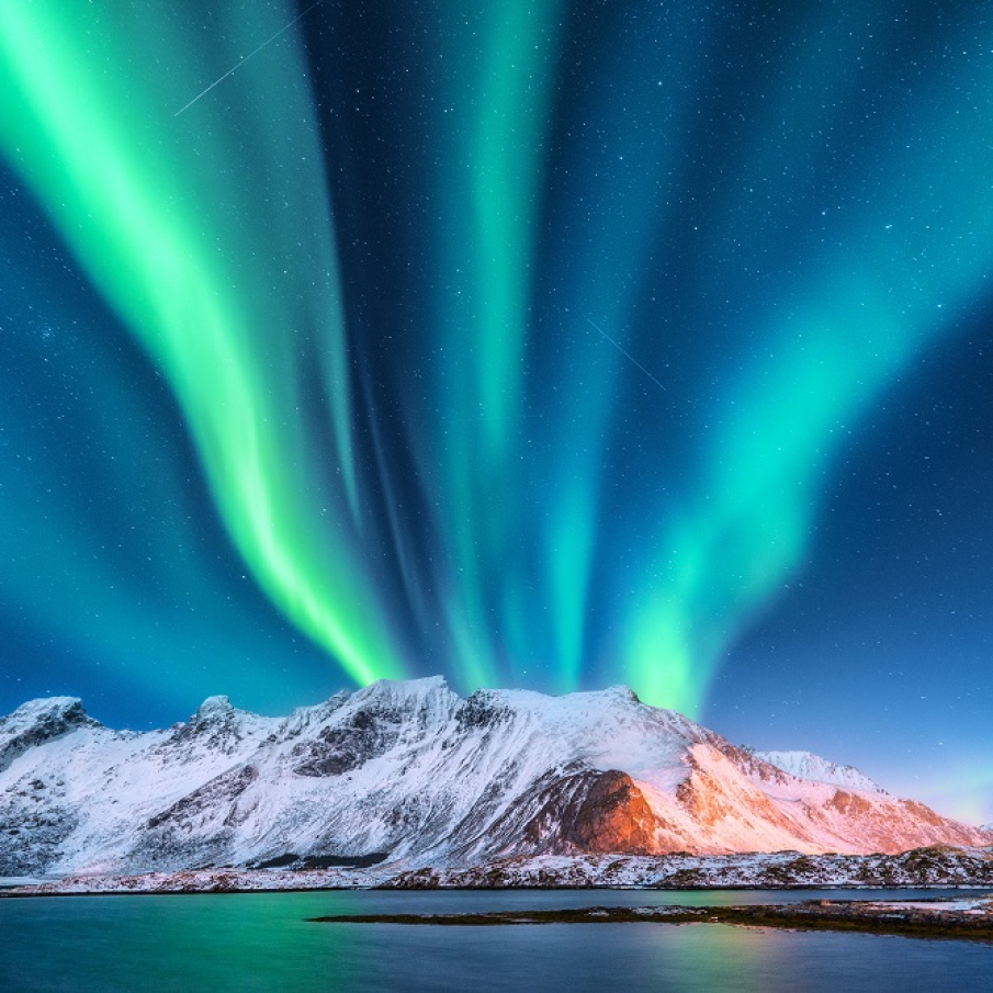 Aurora boreala, munti inzapeziti si stele mii pe cer. Ce altceva ai mai putea sa iti doresti?