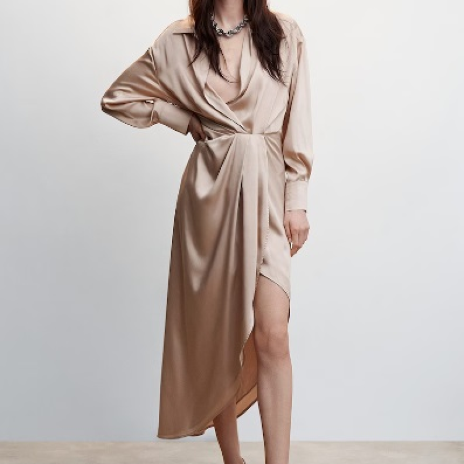 Rochie asimetrică din satin, în nuanță de roz prăfuit, cu aspect elegant și sexy și mânecă lungă