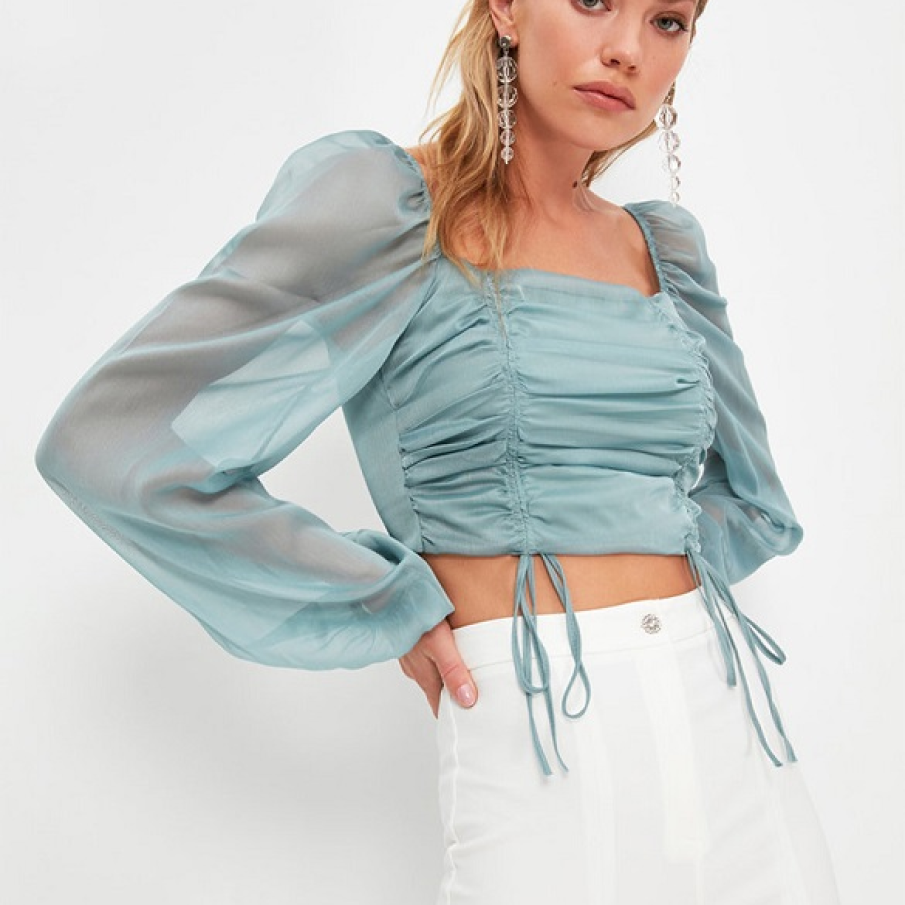 Bluză din șifon în stil top, cu mâneci bufante, diafane și transparente 