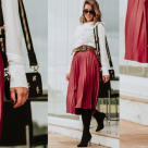 Fuste midi plisate + cizme lungi peste coapse: super-șic look 