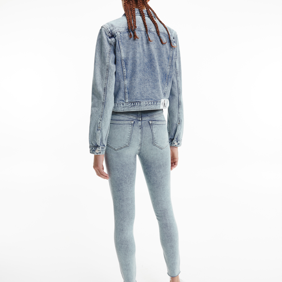 Petrece primăvara în #MyCalvins - look-uri iconice ideale pentru escapade urbane 