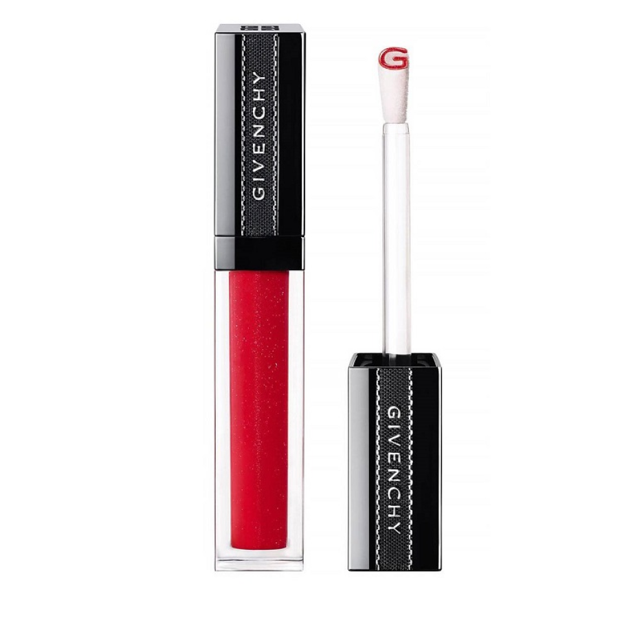 Gloss Interdit Vinyl 12 de la Givenchy îmbracă buzele într-o culoare superbă, de o strălucire intensă. În plus, lasă buzele extrem de catifelate. 