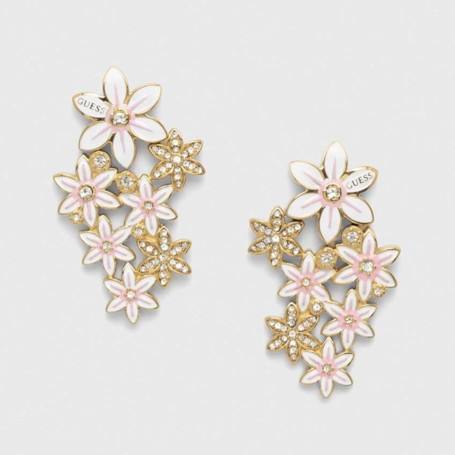 Cercei statement din colecția Guess, cu un cluster format din flori roz diafane și flori aurii cu pietre strălucitoare 