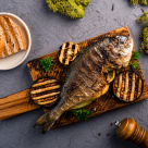 Doradă cu dovlecei la grătar – un prânz sățios pentru zilele de vară