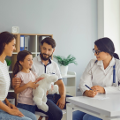 Mai puține nașteri, mai multe eforturi pentru a le asigura celor mici o viață mai bună. Ce servicii accesează părinții români