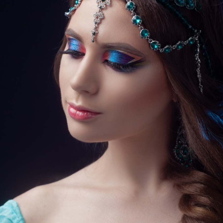 Bijuterii de păr desprinse parcă din poveștile orientale, ce amintesc de frumusețea prințesei Iasmina