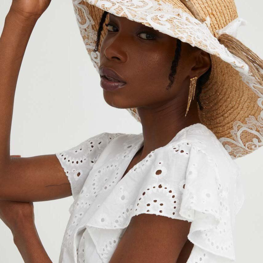 Pălărie de soare cu aspect alb, dantelat, confecționată din 100% rafie 