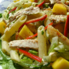 Salata de paste cu piept de pui si mango