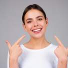 Metode naturale pentru a-ți albi dinții acasă