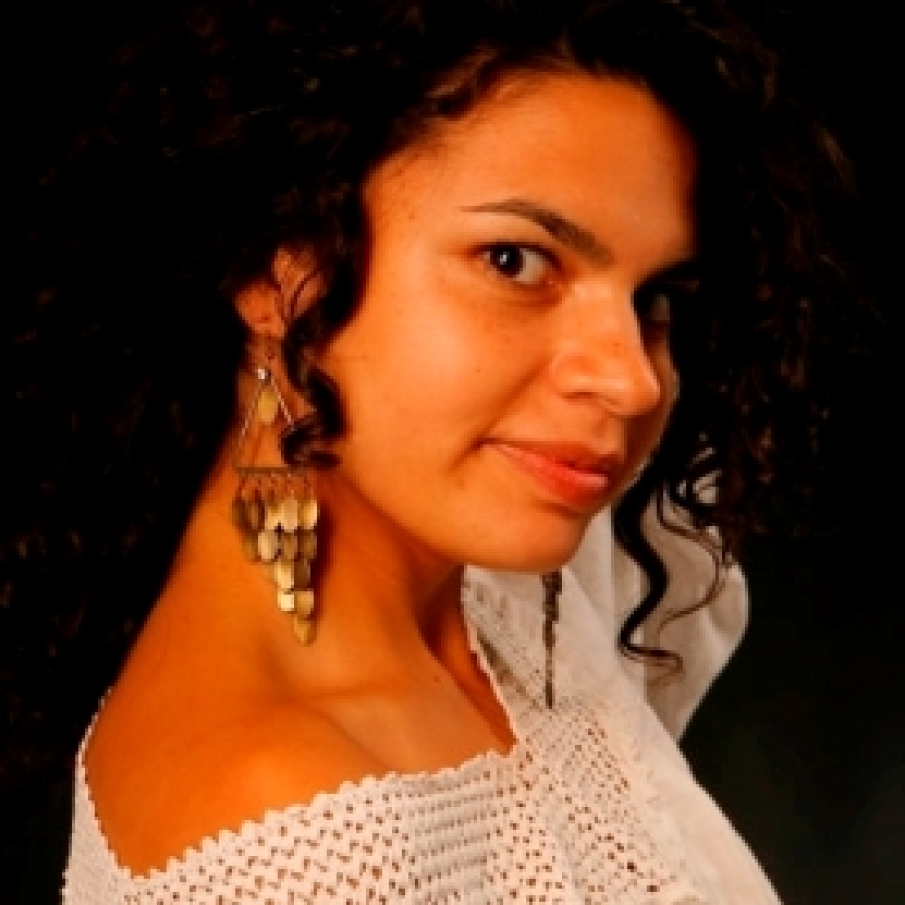 Actrita Alina Serban