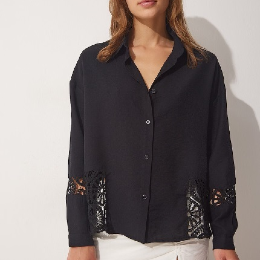 Cămașă neagră lejeră cu garnituri din dantelă croșetată by Happiness İstanbul