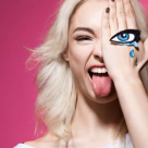 Știți de ce râd unii oameni? Pentru că fug de tristețe, durere sau singurătate 