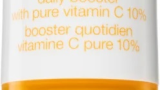 Ser de strălucire Clinique, cu efecte împotriva îmbătrânirii pielii, cu vitamina C 10%. Lasă tenul hidratat, suplu și luminos