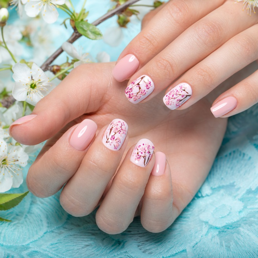 Au înflorit... chiar și unghiile