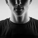 Ce legătură există între mărul lui Adam și personalitatea unui bărbat?