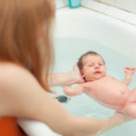 PRACTIC: Cum ii faci baita bebelusului