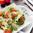 Salata cu avocado, parmezan si rosii