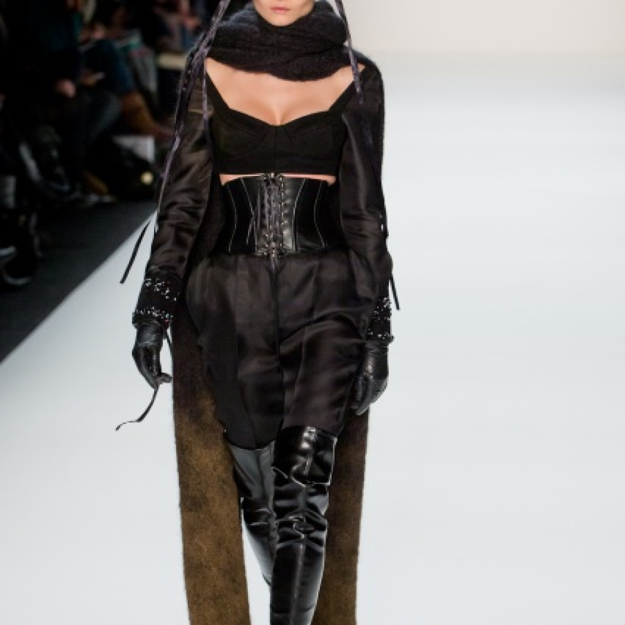 Costumul traditional romanesc in interpretare moderna