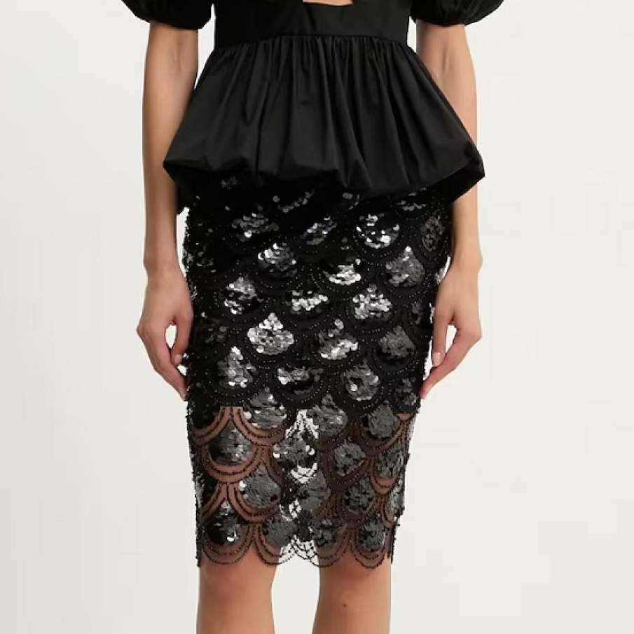 Paietele devin norma în ținutele de zi ale verii 2025: 10 piese vestimentare cu paiete 