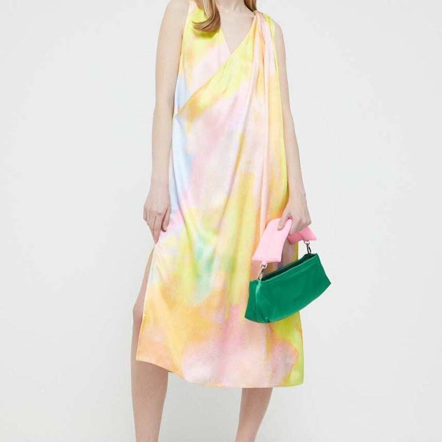 Poșetă plic de mărime medie în nuanță de verde, dispunând de un mâner lat, în nuanță de roz 