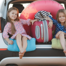 Strategii simple pentru a organiza călătoriile de familie și a elimina stresul din vacanțe