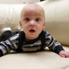 Bebelusii invata sa vorbeasca, citind pe buze