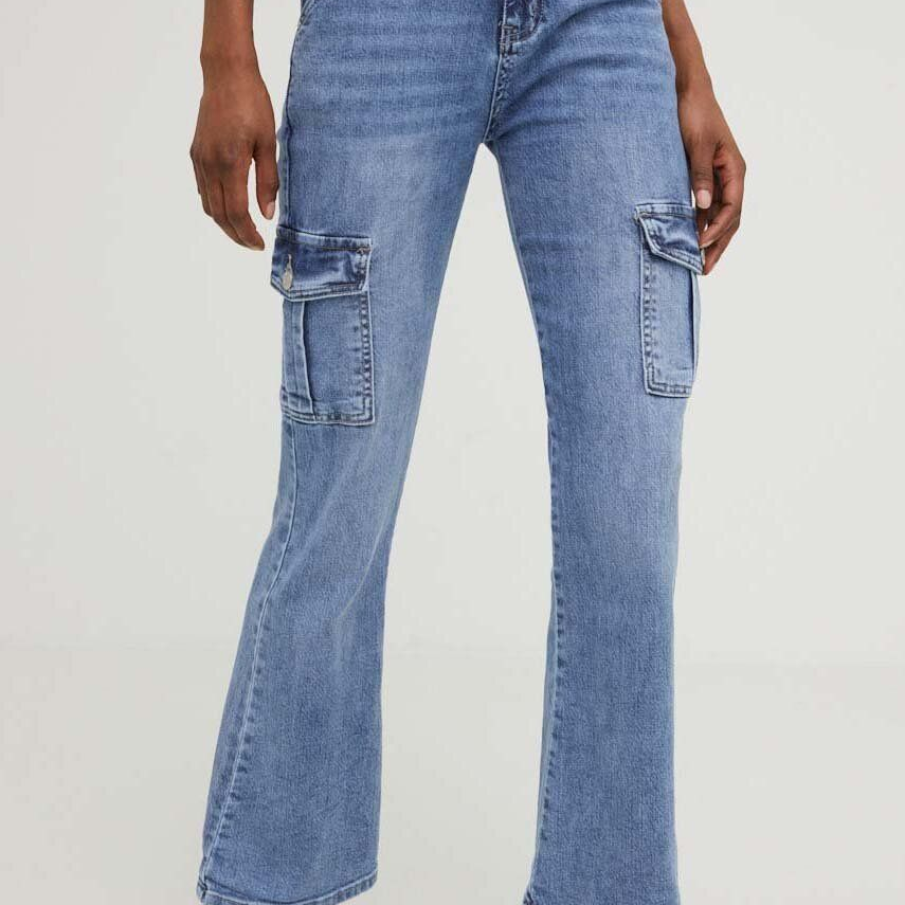 Jeanși din colecția Answear Lab în stil cargo, cu fason flare și talie înaltă