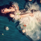 Ținuta de Revelion în club? Te îmbraci prețios sau cool? 